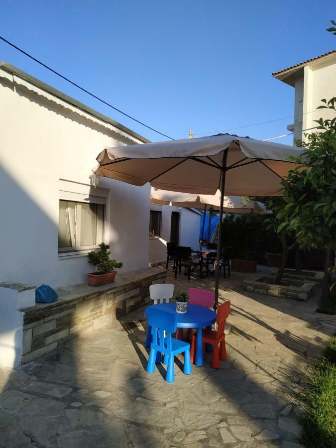 Kesi Beach House Волос Екстериор снимка