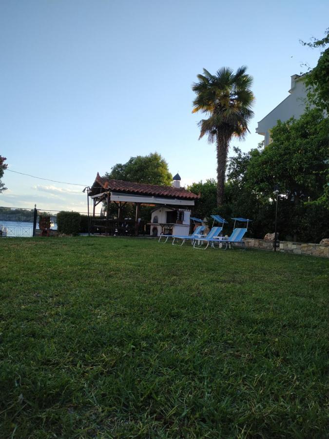 Kesi Beach House Волос Екстериор снимка