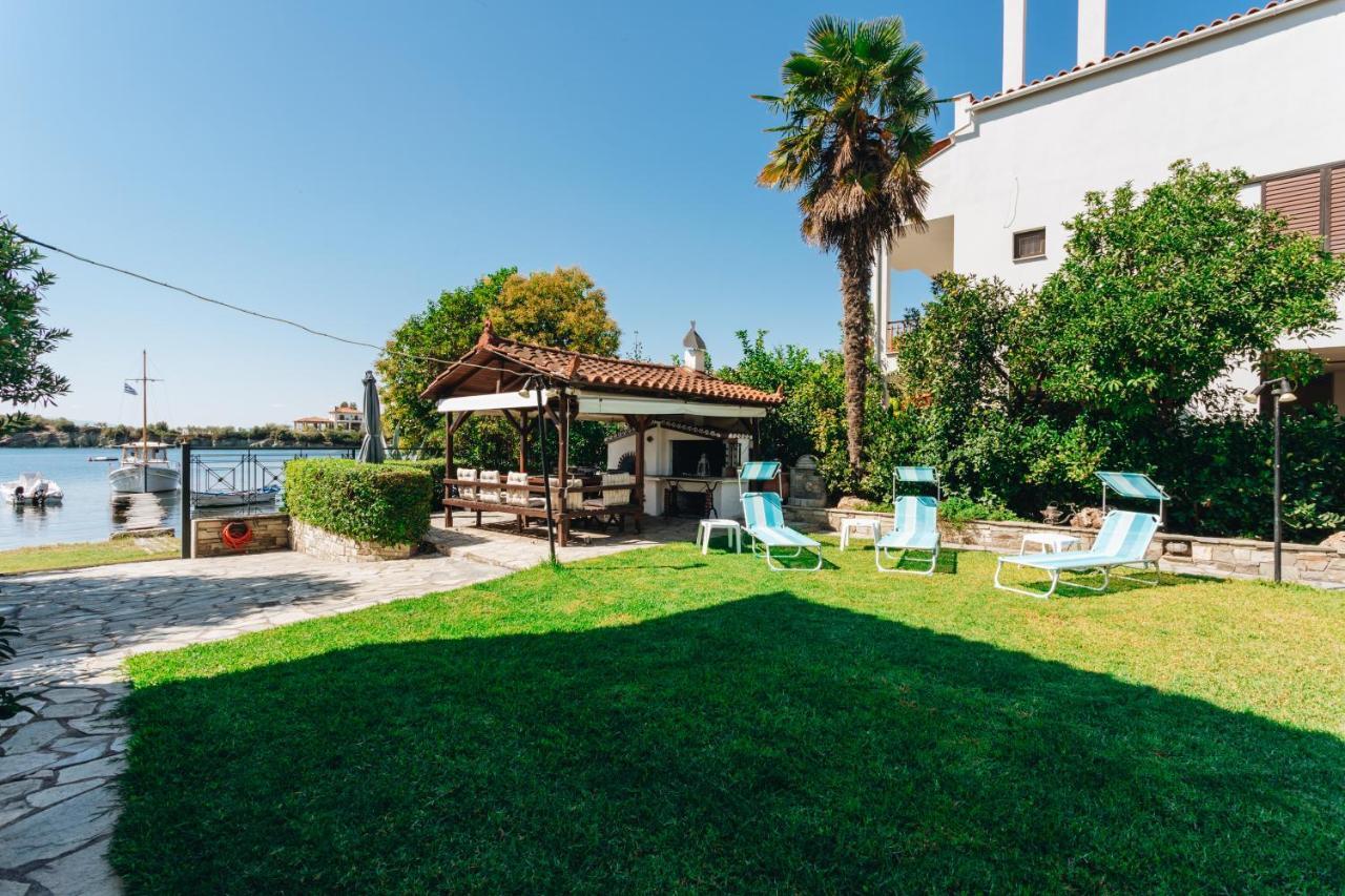 Kesi Beach House Волос Екстериор снимка