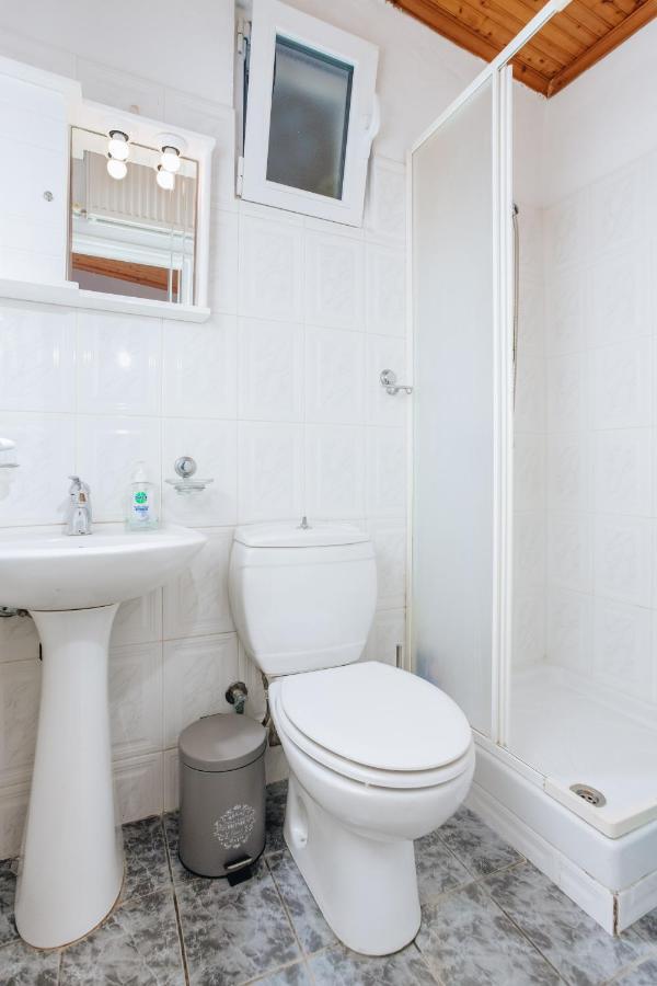 Kesi Beach House Волос Екстериор снимка